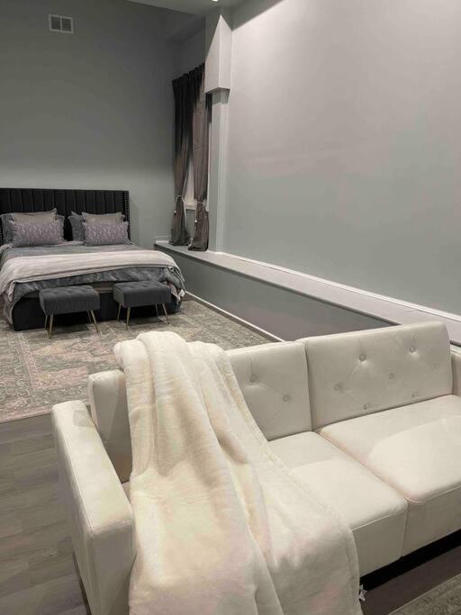 Private Cozy Open Floor Plan, *