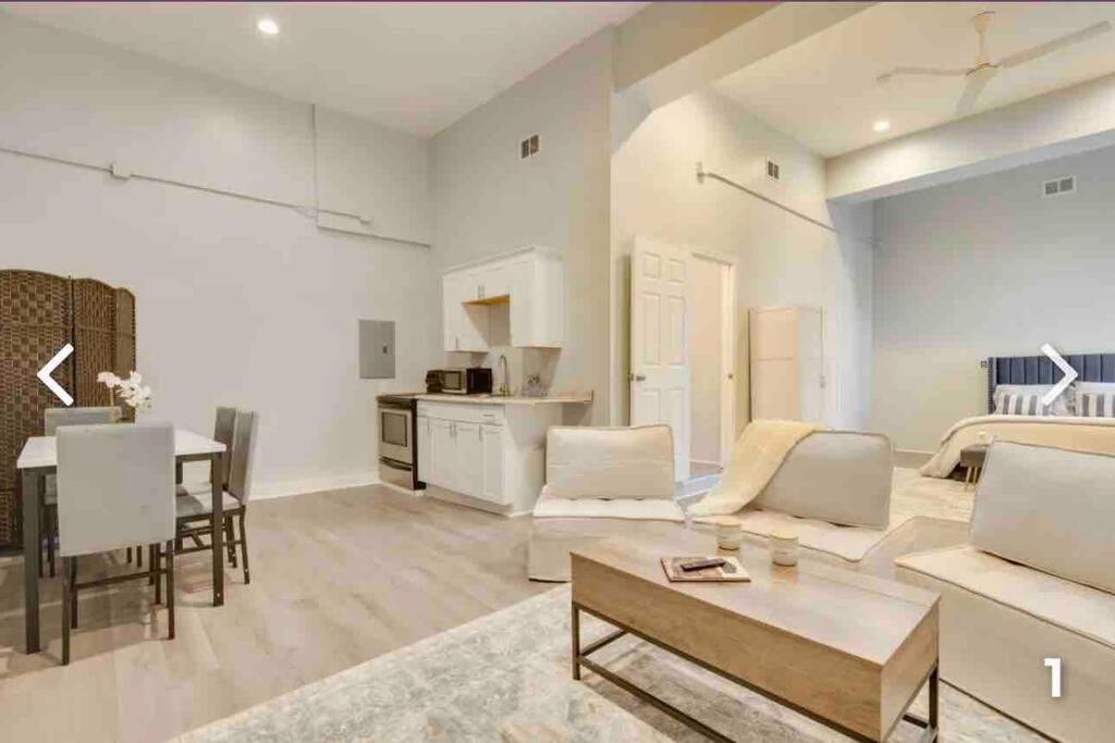 Apartment Private Cozy Open Floor Plan,